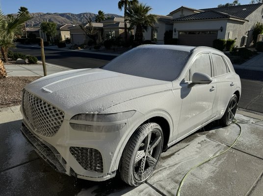 2023 Genesis GV70 - Drip Wash
Clay bar
Panel prep
Machine wax