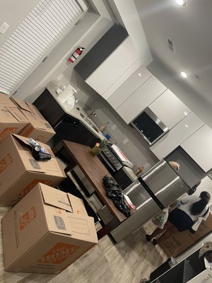 Local move - College student needed a last minute move they couldn’t find anyone before they dialed parker8enterprise. This was a 2 floor apartment with an elevator.