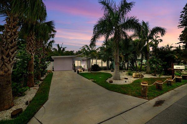 Indian Rocks Beach Airbnb - Airbnb blocks from water in Indian Rocks Beach. Indian Rocks Beach Airbnb - Airbnb blocks from water in Indian Rocks Beach.