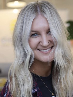 BLONDING - BLONDING SERVICES:
Highlights
Balayage 
Bleach and Tone
Dimensional blonde