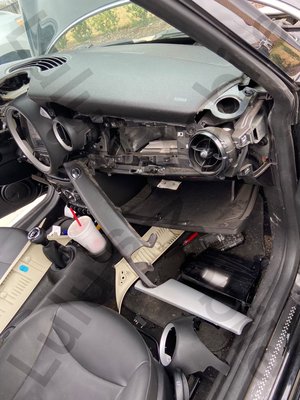 MINI COOPER Cas module repair and new key made. - Mini cooper 2013 knowing it’s a sensitive system key.
When you make a key for mini cooper you need to know what you are doing, if not you can do damage. This car was damaged with someone previously working on it and not knowing what he’s doing.