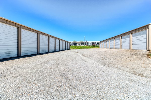 Contractor Garage/Warehouse - Need a garage or Warehouse for your contracting business? That’s where RecNation comes in. Many of our facilities offer affordable workspace and large vehicle storage solutions designed to help your business grow and make your life easier between work's adventures. Contractor Garage/Warehouse - Need a garage or Warehouse for your contracting business? That’s where RecNation comes in. Many of our facilities offer affordable workspace and large vehicle storage solutions designed to help your business grow and make your life easier between work's adventures.