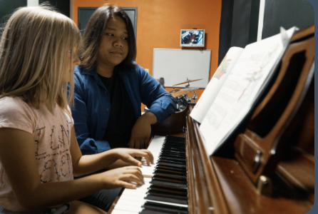 Piano Lessons - Our approach to piano lessons is all about getting students to start playing piano from day one! It doesn’t always mean playing full-blown chords or songs, but depending on the student’s age we like to get them to start actually experiencing what it feels like to play the piano and begin to experience how fun and exciting it is.
Our piano instructors are hired based on many criteria and one of which is their ability to teach all levels and types of students. Piano lessons should be accessible to all but not everyone will respond to each teaching approach the same. That’s why we make sure our piano instructors tailor their lesson to the student and make sure that the primary goals of each student are met no matter what age they are, what level they are at, or what style they are trying to learn. Piano Lessons - Our approach to piano lessons is all about getting students to start playing piano from day one! It doesn’t always mean playing full-blown chords or songs, but depending on the student’s age we like to get them to start actually experiencing what it feels like to play the piano and begin to experience how fun and exciting it is.
Our piano instructors are hired based on many criteria and one of which is their ability to teach all levels and types of students. Piano lessons should be accessible to all but not everyone will respond to each teaching approach the same. That’s why we make sure our piano instructors tailor their lesson to the student and make sure that the primary goals of each student are met no matter what age they are, what level they are at, or what style they are trying to learn.