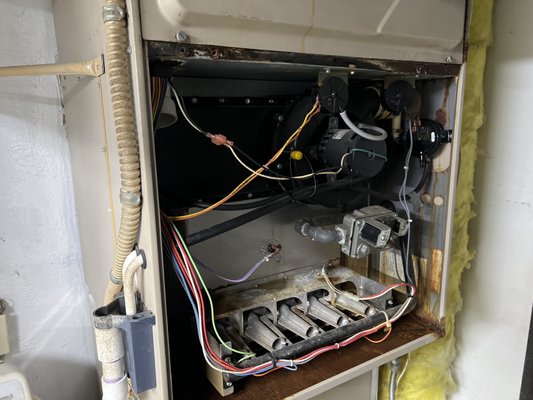 Furnace AC replacement - This replacement was done for a customer in Los Gatos. Replaced their old worn out HVAC system just in time for the summer heat. Furnace AC replacement - This replacement was done for a customer in Los Gatos. Replaced their old worn out HVAC system just in time for the summer heat.