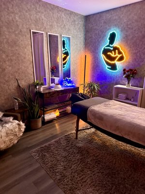 $175/ hour mens luxury massage services - Male massage therapist specializing in masculine therapeutic touch. I work with athletes, celebrities, or anyone that is looking to become more aware of their own body. I am passionate about touch and have 13 years experience. Text me for any questions. $175/ hour mens luxury massage services - Male massage therapist specializing in masculine therapeutic touch. I work with athletes, celebrities, or anyone that is looking to become more aware of their own body. I am passionate about touch and have 13 years experience. Text me for any questions.