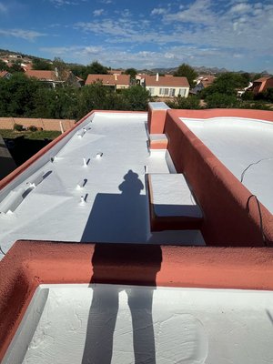 Re-coat flat roof! - In this roof we did a re-coat to the entire flat roof, we applied to coats and we sealed every single visible crack. Re-coat flat roof! - In this roof we did a re-coat to the entire flat roof, we applied to coats and we sealed every single visible crack.