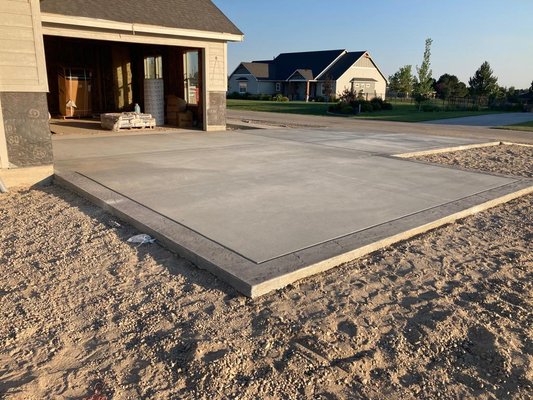 Golf Course Driveway - Custom borders on a driveway at the Timberstone Golf Course. We have completed dozens of driveways such as this! Golf Course Driveway - Custom borders on a driveway at the Timberstone Golf Course. We have completed dozens of driveways such as this!
