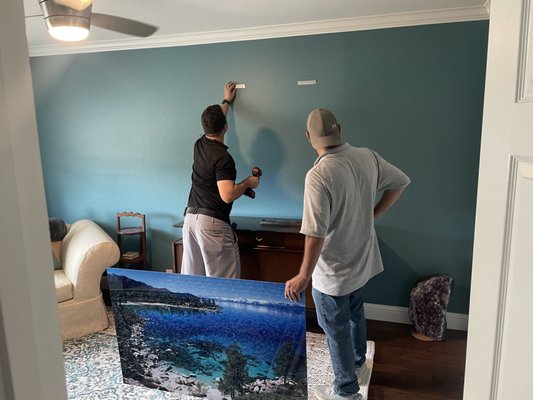 art hanging - Steinsholt Delivery does more than just move you to your new home we can hang your art, mirror ect. art hanging - Steinsholt Delivery does more than just move you to your new home we can hang your art, mirror ect.