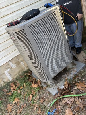 Heat Pump System Replacement - System change out from a Lennox to a Goodman 3.5 ton Heat Pump and Air Hander Heat Pump System Replacement - System change out from a Lennox to a Goodman 3.5 ton Heat Pump and Air Hander