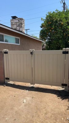 Vinyl Gate - Tan color vinyl gate