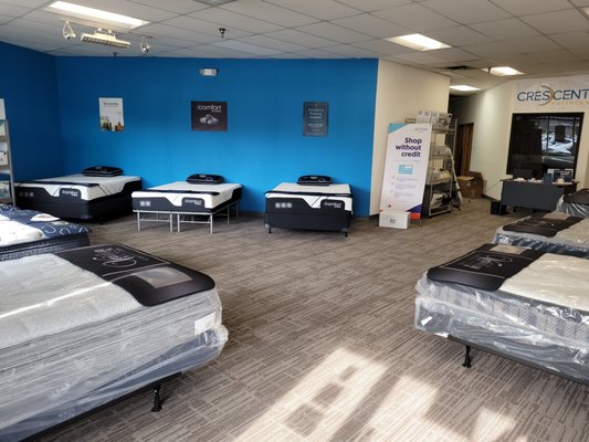 Showroom - Clean inviting showroom showcase all styles of mattresses from 8 different manufacturers. Mattresses, box springs, bed frames, adjustable bases, platform bases, sheets, pillows protector and more in stock!