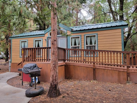 Book Now! - We have a variety of wonderful cabins for your weekday or weekend stay. Enjoy the tranquil and majestic City of Mount Shasta CA.