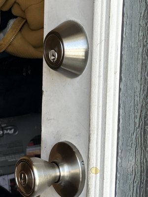 Lock installation  - All locks available Lock installation  - All locks available