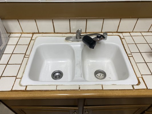 Sink refinishing - This sink refinish took 2 days. Most of the work is on day one, removing the fixtures, prepping the surface and masking. After spraying we wait overnight before cleaning up and reinstalling the fixtures. Sink refinishing - This sink refinish took 2 days. Most of the work is on day one, removing the fixtures, prepping the surface and masking. After spraying we wait overnight before cleaning up and reinstalling the fixtures.