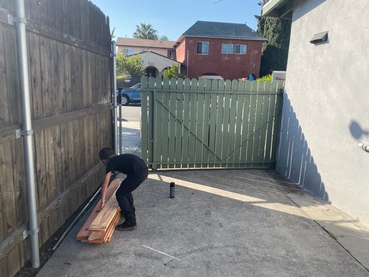 Sliding door. - The customer bought the house with an old sliding door.
It was falling apart, the sliding would get stuck.
Customer wanted a brand new wooden sliding door; and they fell in love with the finish look.
Now the customer enjoys sliding the gate without any problems.