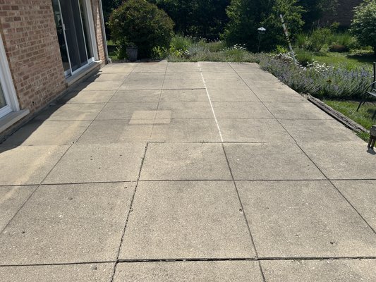 PATIO - Before and after of a patio cleaning