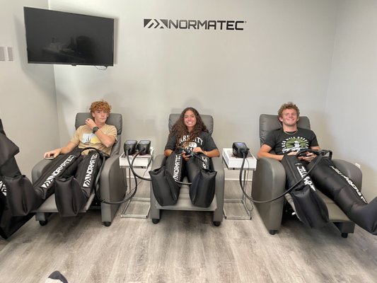 Compression Therapy - *Decreases muscle fatigue and stiffness *Reduces pain, inflammation and swelling *Improves blood circulation and range of motion *Flushes lactic acid and toxin build up *Reduces water accumulation in legs and arms *Helps prevent and eliminate first-stage varicose veins Sit back and relax! Normatec® patented Sequential Pulse Compression pumps pneumatic compressed air through a boot or sleeve combining three distinct massage compression patterns – pulsing, grading, and distal release. The process mimics the body's natural muscle pump to mobilize fluids and metabolites from limbs and create a steady circulation of fluids. Originally developed for circulatory and peripheral vascular disorders, compression has assists with poor circulation as a result of diabetes, varicose veins, Lymphedema, peripheral artery disease (DVT and pulmonary embolism and edema are contraindicated). When used before exercise, compression warms up the muscles. Used post-workout, compression eliminates lactic acid build up to rejuvenate muscle tissues and dramatically reduces tightness and soreness ,thus allowing the athlete to train harder and perform better. Clients also use the system on lower pressures to move the lymphatic system. Learn more at Cryo850.com! Compression Therapy - *Decreases muscle fatigue and stiffness *Reduces pain, inflammation and swelling *Improves blood circulation and range of motion *Flushes lactic acid and toxin build up *Reduces water accumulation in legs and arms *Helps prevent and eliminate first-stage varicose veins Sit back and relax! Normatec® patented Sequential Pulse Compression pumps pneumatic compressed air through a boot or sleeve combining three distinct massage compression patterns – pulsing, grading, and distal release. The process mimics the body's natural muscle pump to mobilize fluids and metabolites from limbs and create a steady circulation of fluids. Originally developed for circulatory and peripheral vascular disorders, compression has assists with poor circulation as a result of diabetes, varicose veins, Lymphedema, peripheral artery disease (DVT and pulmonary embolism and edema are contraindicated). When used before exercise, compression warms up the muscles. Used post-workout, compression eliminates lactic acid build up to rejuvenate muscle tissues and dramatically reduces tightness and soreness ,thus allowing the athlete to train harder and perform better. Clients also use the system on lower pressures to move the lymphatic system. Learn more at Cryo850.com!