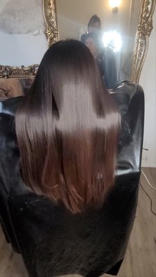 Brazilian Keratin treatment - My model here would take 1.5 hours every day to flat iron her hair . She was looking for something that would help cut that time to atleast half. The Keratin treatment not only cuts the styling time by mire than half but makes your hair look shiny healthy as virgin hair Giving you a younger looking appearance. oh and this treatment last 3- 4 months with proper care!
Aqui ves la transformacion de el tratamiento de keratina que Alisa el cabello para una aparencia mas joven. Dura 3-4 meses! Brazilian Keratin treatment - My model here would take 1.5 hours every day to flat iron her hair . She was looking for something that would help cut that time to atleast half. The Keratin treatment not only cuts the styling time by mire than half but makes your hair look shiny healthy as virgin hair Giving you a younger looking appearance. oh and this treatment last 3- 4 months with proper care!
Aqui ves la transformacion de el tratamiento de keratina que Alisa el cabello para una aparencia mas joven. Dura 3-4 meses!
