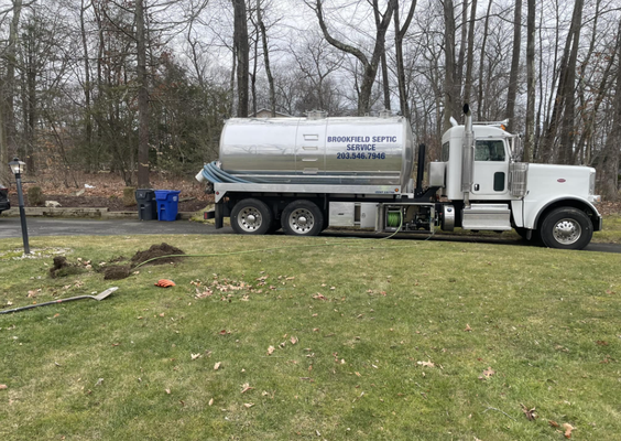 Grease Trap Cleaning Services - Looking for professional grease trap cleaning near Brookfield, CT? We provide expert grease trap maintenance to keep your restaurant’s sanitary sewer system running smoothly. Regular grease trap pumping and cleaning prevent blockages and ensure compliance with local regulations.
Our comprehensive grease trap service includes the complete removal of grease, sediment, and wastewater, along with a detailed system evaluation to identify potential issues. We help businesses maintain a clean, efficient, and problem-free waste system. Give us a call today to schedule your free consultation!
