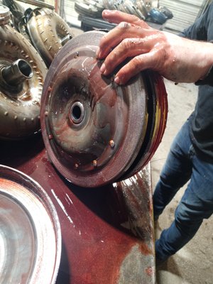 6L80E TORQUE CONVERTER FAILURE - WE DO MANY REBUILDS FOR CUSTOMERS. THE MOST COMMEN TRANSMISSIONS WE GET ARE GM'S 6L80E TRANSMISSION, AS YOU CAN SEE BELOW THE TORQUE CONVERTER WAS CUT OPEN TO SEE THE FAILURE. 6L80E TORQUE CONVERTER FAILURE - WE DO MANY REBUILDS FOR CUSTOMERS. THE MOST COMMEN TRANSMISSIONS WE GET ARE GM'S 6L80E TRANSMISSION, AS YOU CAN SEE BELOW THE TORQUE CONVERTER WAS CUT OPEN TO SEE THE FAILURE.
