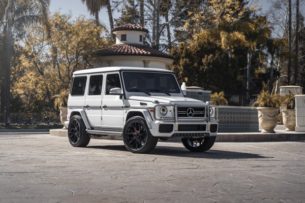 2017 Mercedes Benz G63 - For this project we did:
-Weistec Stage 2 Tune 
-Redstar cat-less downpipes
-Blaque Diamond 22" wheels
-30mm spacers 
-Custom chromed G65 lower grill