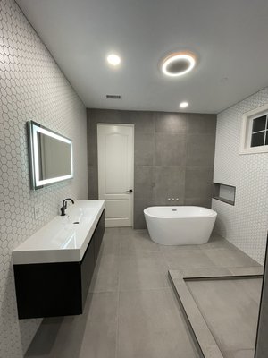 Custom Bathroom Remodel - We offer bespoke bathroom solutions for both residential and commercial applications and considered among the best designers/ installers in the San Diego area. Our appreciation for craftsmanship is what drives us, and porcelain and natural stone fabrication is part of our DNA.