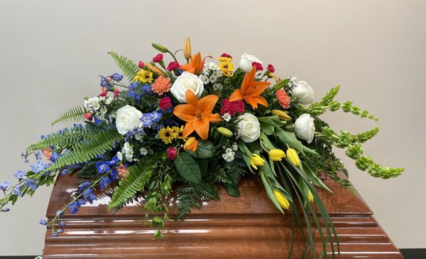 Funeral - We send our deepest condolences for your loss. Losing a loved one is never easy. When you need funeral flowers in Calgary, you can trust the expert florists at Flower Chix; we want to help you pay tribute and bring hope and brightness to a sorrowful occasion. From sympathy bouquets to wreath arrangements and casket sprays, the right blooms can help you find beauty in even the most heartbreaking situations. Flowers can be an appropriate and meaningful tribute to those that have gone on before; from orchids and lilies to tulips, roses, hydrangeas, and peonies, we always stock the most common choices for funeral flowers that will stay fresh, look classy, and smell sweet. Come to the Flower Chix and discover our brilliant selection of fresh and fragrant flowers. Funeral - We send our deepest condolences for your loss. Losing a loved one is never easy. When you need funeral flowers in Calgary, you can trust the expert florists at Flower Chix; we want to help you pay tribute and bring hope and brightness to a sorrowful occasion. From sympathy bouquets to wreath arrangements and casket sprays, the right blooms can help you find beauty in even the most heartbreaking situations. Flowers can be an appropriate and meaningful tribute to those that have gone on before; from orchids and lilies to tulips, roses, hydrangeas, and peonies, we always stock the most common choices for funeral flowers that will stay fresh, look classy, and smell sweet. Come to the Flower Chix and discover our brilliant selection of fresh and fragrant flowers.