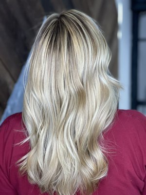 Milky Blond - Milky blonde - balayage technique Milky Blond - Milky blonde - balayage technique