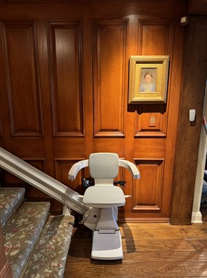 Bruno Elan SRE-3050 Install in Brentwood! - This installation required some carpentry work to make it possible, but the results were flawless. We shifted the entire runner to the left, ensuring the stairlift was flush against the wall. The family was very pleased and even had fun using the lift.