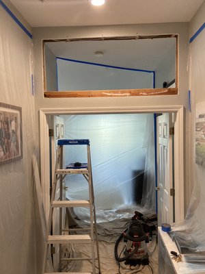 Remodeling - The floor was very damaged and it was renovated, the closet was added in the room, the band door was installed, the steps were renovated.