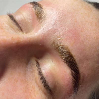 Deluxe Brow Lamination - This is my deluxe brow lamination. 
Get the insta feathery brow, as we lift and laminate the brows they are modified in a place to achieve a fuller fluffier brow. 
A alternative to micro blading.