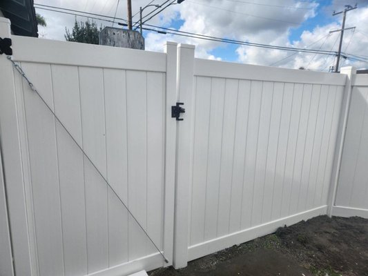 Vinyl Privacy Fence - Vinyl fence is made with PVC (polyvinyl chloride) mixed with other ingredients that adds strength, durability and protection against UV damage. Vinyl fences are a low maintenance alternative to other fence materials. Vinyl Privacy Fence - Vinyl fence is made with PVC (polyvinyl chloride) mixed with other ingredients that adds strength, durability and protection against UV damage. Vinyl fences are a low maintenance alternative to other fence materials.