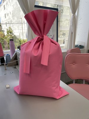 Money bag - Exhibition in LA - This bag is part of an art exhibition. The artist reached out with a beautiful idea for his sculpture. No matter how simple or small the project is, we deliver!