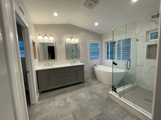 Yorba Linda Bathroom Remodel - This Bathroom was outdated and the homeowners decided they wanted to remodel it before putting it on the market so they could get a higher listing price. IT WORKED!!!! Sold within one week of listing!