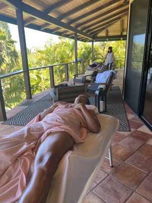 Country side massage with beautiful ocean view - Experience old Hawaii. Take a trip to the country to a private location and receive a massage on a beautiful wraparound deck with an ocean view.￼ Birds are chirping and butterflies are fluttering around. Take a day hike to the beautiful and famous Twin Falls and then receive your massage right after. Wrap around deck can accommodate up to 3 clients at once.