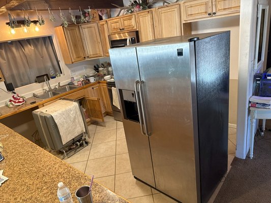Refrigerator Removal - When homeowners, landlords and property managers need refrigerator removal, they call us. They know we have the right tools and muscle to haul it away professionally AND the knowledge and experience to dispose of it the right way. We take the hassle off their hands. Refrigerator Removal - When homeowners, landlords and property managers need refrigerator removal, they call us. They know we have the right tools and muscle to haul it away professionally AND the knowledge and experience to dispose of it the right way. We take the hassle off their hands.