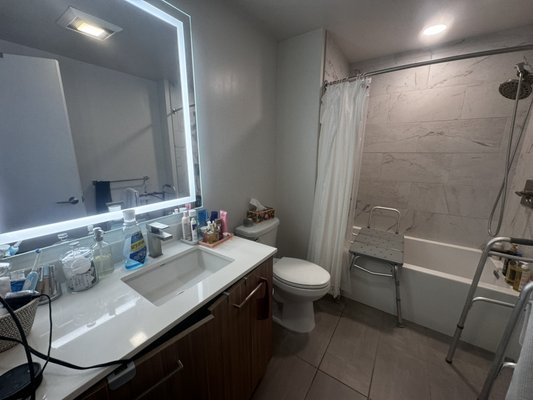 Standard cleaning Oakland 2bed/2bath - This was a standard cleaning in a 2 bedroom 2 bathroom apartment. Washed bathroom, details made in the towels and toilet paper. Removed the dust from the baseboards, spider webs, organized bed. Vacuumed and organized sofa. Clean kitchen from counters, stove, microwave, refrigerator, sink. Garbage removed.
Floor vacuumed and cleaned. Everything clean and smells good, waiting the client to arrive and enjoy Standard cleaning Oakland 2bed/2bath - This was a standard cleaning in a 2 bedroom 2 bathroom apartment. Washed bathroom, details made in the towels and toilet paper. Removed the dust from the baseboards, spider webs, organized bed. Vacuumed and organized sofa. Clean kitchen from counters, stove, microwave, refrigerator, sink. Garbage removed.
Floor vacuumed and cleaned. Everything clean and smells good, waiting the client to arrive and enjoy