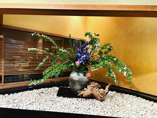 Weekly Custom Designed Ikebana Arrangements - Our professional Ikebana artist(s) will come to your shop once a week to create a Modern to traditional custom designed (Japanese-style and Western-style upon your request) gorgeous arrangement.
We are sure your customers will be impressed and give you much appreciation for the special gift for their eyes.
Price: $350 and up / week. Weekly Custom Designed Ikebana Arrangements - Our professional Ikebana artist(s) will come to your shop once a week to create a Modern to traditional custom designed (Japanese-style and Western-style upon your request) gorgeous arrangement.
We are sure your customers will be impressed and give you much appreciation for the special gift for their eyes.
Price: $350 and up / week.
