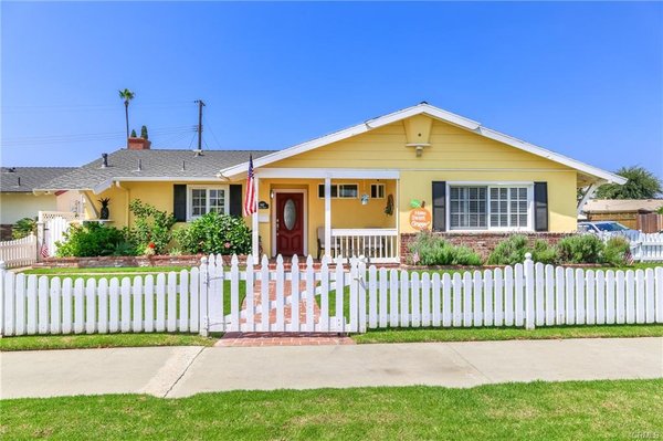 Charming home in Orange, CA - My client was returning to her home town of Orange, CA. She was thrilled to find this charming, upgraded home that perfectly fit her needs. I was so happy to join her in this adventure!