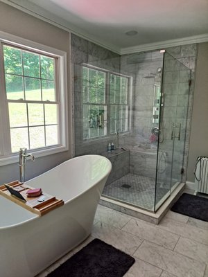 Full Modern Master Bathroom Remodeling - This Bathroom had a old model looking with integrated jacuzzi on.
It was turned into a modern bathroom, by PM Home Remodel Full Modern Master Bathroom Remodeling - This Bathroom had a old model looking with integrated jacuzzi on.
It was turned into a modern bathroom, by PM Home Remodel