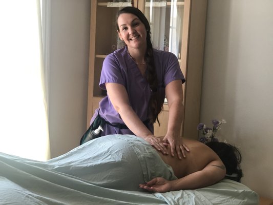 Swedish Massage - This is a great massage for stress relief, relaxation, circulation, and healing. 
Amber is classically-trained in Swedish Massage and uses a variation that focuses on soothing, long strokes. The slow, even pressure of this technique increases circulation, which increases blood-flow and in turn oxygenates muscle tissue, relaxes, and stimulates healing.