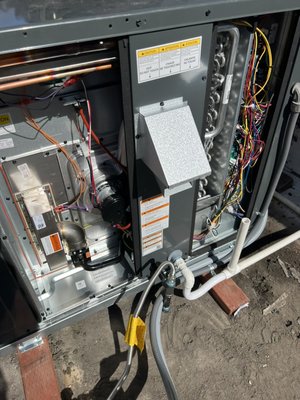 HVAC SERVICING - Service and maintenance HVAC SERVICING - Service and maintenance