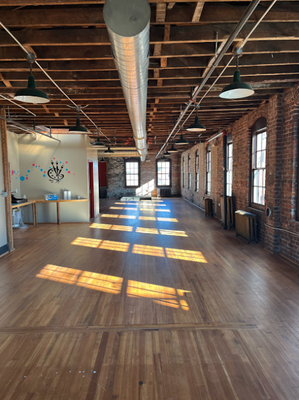 Studio Spaces for Rent! - Perfect for artists, creators, Dancers, or small businesses. Short term & long term. Reserve your studio today! Call now!