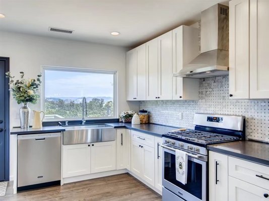 White Shaker Kitchen - We carry most standard RTA cabinet sizes for our White Shaker Cabinets, we have cabinet stock in Las Vegas with same day pick up.