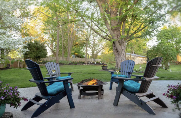 Inn Grounds - An eyewitness to history since 1804 this award winning Bed & Breakfast at Antietam Battlefield offers luxurious accommodations that are brimming with historic charm and gracious hospitality. Guests enjoy our spacious landscaped grounds and gardens located in the center of an historic village, little changed since the Civil War. Inn Grounds - An eyewitness to history since 1804 this award winning Bed & Breakfast at Antietam Battlefield offers luxurious accommodations that are brimming with historic charm and gracious hospitality. Guests enjoy our spacious landscaped grounds and gardens located in the center of an historic village, little changed since the Civil War.