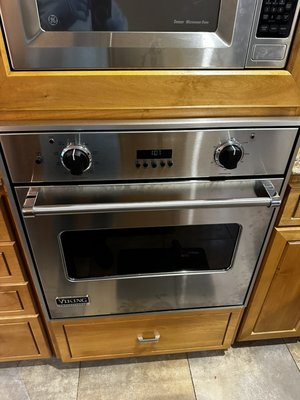 Viking door repair - In this picture i changed hinges of the Viking oven. It was broken and it wasn’t working well. Changed it successfully ✅