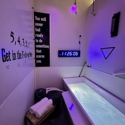 Cold Plunge & Red Light Therapy - Cold plunge therapy is believed to help reduce soreness and improve recovery by flushing out lactic acid and toxins in the body, which can help speed up muscle repair. It's also thought that cold immersion helps boost blood circulation, decrease inflammation, relieve stress and anxiety, and even increase immunity. Many athletes have reported increased performance in their training sessions after a cold plunge session—so it could be worth giving it a try!
Red light therapy is known to stimulate cellular energy production, support tissue repair, rejuvenate skin, reduce inflammation and pain. It uses specific wavelengths of red light and near-infrared light to penetrate your skin and target cells. The light is absorbed by mitochondria, the energy centers of cells, particularly by the enzyme cytochrome c oxidase, which boosts ATP production, the energy molecule that powers cellular
repair and regeneration. Cold Plunge & Red Light Therapy - Cold plunge therapy is believed to help reduce soreness and improve recovery by flushing out lactic acid and toxins in the body, which can help speed up muscle repair. It's also thought that cold immersion helps boost blood circulation, decrease inflammation, relieve stress and anxiety, and even increase immunity. Many athletes have reported increased performance in their training sessions after a cold plunge session—so it could be worth giving it a try!
Red light therapy is known to stimulate cellular energy production, support tissue repair, rejuvenate skin, reduce inflammation and pain. It uses specific wavelengths of red light and near-infrared light to penetrate your skin and target cells. The light is absorbed by mitochondria, the energy centers of cells, particularly by the enzyme cytochrome c oxidase, which boosts ATP production, the energy molecule that powers cellular
repair and regeneration.