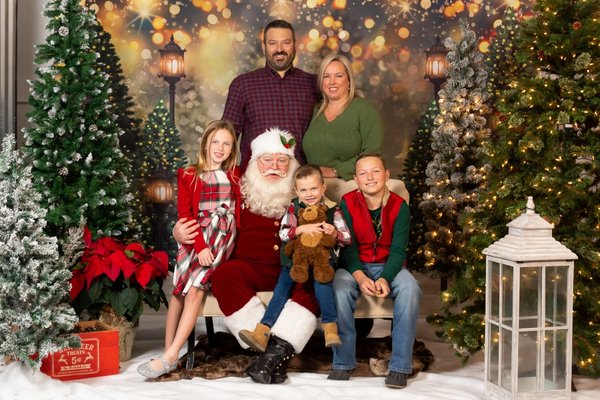 Family Christmas Photos - Christmas is the perfect time to get a new Family portrait.