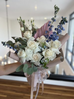 A charming bouquet with roses, eustoma and delphinium - A charming bouquet with roses, eustoma and delphinium
Price 95$ A charming bouquet with roses, eustoma and delphinium - A charming bouquet with roses, eustoma and delphinium
Price 95$