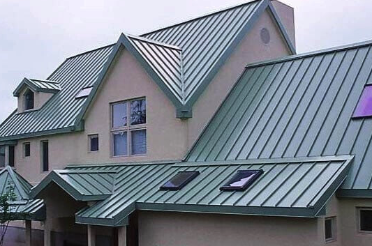 Metal Roofs - Metal roofing is one of the most popular materials to work with. Like slate, it’s extremely durable and stylish when it’s constructed, installed, and maintained properly. Our experts are happy to provide the needed maintenance and repairs with metal roofing. If you’d like to replace your current roofing with new, more economical and energy-efficient metal roofing, we’re happy to replace your roof. Our experts have years of experience in roofing and we always guarantee the highest quality repairs and installation.
Metal roofs do come with particular traits that require maintenance. Despite their durability against the elements, leaks can sometimes find their way in and cause rust issues. These problems are typically simple to solve without having to replace your entire roof, if you prefer to keep it. Our experts use proven and certified techniques to repair metal roofs, as well as the appropriate primers and paint that make metal roofs more efficient. Contact us if you need any metal roof repairs in Atlanta, GA, or surrounding cities. Our experts are happy to come to you and inspect your metal roof for any signs of deterioration or problem areas prone to leaking. We’re excited to work with you! Metal Roofs - Metal roofing is one of the most popular materials to work with. Like slate, it’s extremely durable and stylish when it’s constructed, installed, and maintained properly. Our experts are happy to provide the needed maintenance and repairs with metal roofing. If you’d like to replace your current roofing with new, more economical and energy-efficient metal roofing, we’re happy to replace your roof. Our experts have years of experience in roofing and we always guarantee the highest quality repairs and installation.
Metal roofs do come with particular traits that require maintenance. Despite their durability against the elements, leaks can sometimes find their way in and cause rust issues. These problems are typically simple to solve without having to replace your entire roof, if you prefer to keep it. Our experts use proven and certified techniques to repair metal roofs, as well as the appropriate primers and paint that make metal roofs more efficient. Contact us if you need any metal roof repairs in Atlanta, GA, or surrounding cities. Our experts are happy to come to you and inspect your metal roof for any signs of deterioration or problem areas prone to leaking. We’re excited to work with you!